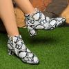 Botines Cortos de Punta Animal Print Tacón Medio para Mujer 2025 Invierno Nuevos Tallas Grandes Moda Europea y Americana Botas de Gamuza Venta al por Mayor