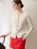 Amor a primera vista~Suéter de cachemir con botones en forma de corazón Cárdigan de punto con cuello en V para mujer suave y versátil tejido de ochos abrigo de otoño/invierno