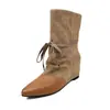 Botas de Cano Curto Femininas com Salto Escondido de 8cm e Bico Fino com Cadarço, Botas de Cano Curto da Moda Color Block com Salto Alto, Feitas de Couro Bovino de Primeira Camada + Camurça