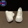 Sapatos de Plataforma com Solado Grosso Songgao Lançamentos Primavera 2026 para Pessoas Baixas Aumento de Altura Interna Versátil Cadarço Bico Redondo Sapatos Casuais Esportivos