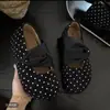 Sapatos Mary Jane plataforma de bolinhas para mulheres, novo estilo outono 2026, com tiras, bico redondo e um design de salto balançante, adequados para mulheres baixinhas