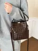 Bolso de Cubo Tejido para Mujer 2025 Nuevo Bolso de Mano de Moda Textura de Alta Calidad Versátil Bolso de Hombro Cruzado para Viajes Diarios para Mujer