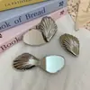 Espelho de Maquiagem Portátil em Estoque, Espelho Dupla Face, Espelho de Maquiagem Portátil em Formato de Concha, Espelho de Beleza Dobrável, Espelho Pequeno, Personalizável