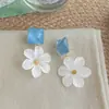 Pendientes frescos y dulces estilo vacacional con borlas florales, borlas de perlas estilo francés, pendientes llamativos de lujo ligero y alta gama