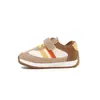 Zapatillas infantiles, colección otoño 2026, populares zapatos para bebé con cara de piel, elegantes zapatos estilo Forrest Gump para niñas, suela suave, zapatos antideslizantes para niños