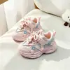 Sapatos Infantis de Couro Pato Pequeno Tamanho 23-32 Tênis de Corrida para Meninas Sapatos de Desenho Animado Primeiros Sapatos de Caminhada para Bebê Sapatilhas de Princesa com Solado Macio