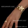 1 juego de pulsera anillo abierto para mujer estilo metal retro vacacional de temperamento francés flor de seis pétalos flor pequeña traje de joyería