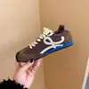 Sapatos de Treinamento Moral com Salto Interno Retro de Couro Genuíno no Mesmo Estilo de Wang Yibo para Mulheres, Sapatos Esportivos e Casuais Versáteis com Biqueira Larga, Sapatos Forrest Gump