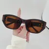 Gafas de Sol de Moda con Montura Cuadrada Retro para Mujer, Forma Cóncava de Alta Gama, Fotografía Callejera, Gafas de Sol para Vacaciones Anti-UV al por Mayor