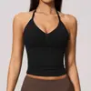 O novo sutiã esportivo de gola halter da Amazon é altamente elástico, respirável, justo e apresenta um lindo design nas costas.. É uma regata sem costura adequada para fitness e yoga.