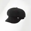 Sombrero de moda coreano para mujer de otoño e invierno, circunferencia de cabeza grande, adelgazante de cara, gorra de pico de pato, boina retro británica de rayas finas