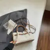 Bolsa Quadrada Pequena Casual da Moda 2026 Verão Nova Bolsa de Ombro com Textura Vintage Bolsa de Mão Lisa Elegante de Alto Valor