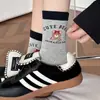 Calcetines de oso de dibujos animados para mujer, calcetines de algodón para otoño e invierno, calcetines lindos de puntos hasta la mitad de la pantorrilla, calcetines sin costuras apilados con letras estilo universitario