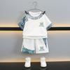 Conjunto de Verão Estiloso e Descolado para Meninos com Manga Curta 2026 Novo Traje de Verão Infantil Roupa Esportiva Estilo Chinês para Meninos Moda Tendência para Crianças Pequenas