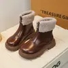 Botas estilo Martin britânicas para crianças, novo modelo de inverno, botas quentes de couro forradas com pelúcia para meninas, botas curtas com sola macia antiderrapante, botas para meninos