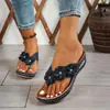 Chinelos femininos plus size transfronteiriços 2026 nova moda sandálias de salto plataforma florais femininas costura retrô 36-45