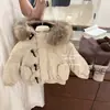 Casaco de algodão estilo jaqueta coreana com forro de pelúcia de coelho, nova coleção outono/inverno 2026, com capuz de pelo, espessado e quente, adequado para crianças