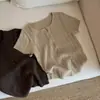 Camiseta Tricotada de Manga Curta com Decote V Estilo Francês Old Money para Mulheres, Roupa de Verão Chique e Intelectual, Blusa Regular com Ombro Muito Estilosa