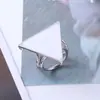Pin de Clip para Bufanda de Camelia de Perlas Artificiales con Lazo Transfronterizo para Mujer, Clip de Esquina de Ropa de Alta Gama, Exquisito Accesorio de Broche de Nicho