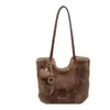 Bolso de felpa de gran capacidad estilo coreano para mujer, colección otoño/invierno 2026, bolso de hombro, bolso tote, adecuado para el uso diario y para ir al trabajo, con un estilo relajado y casual