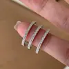 Extremamente fino! Anel de meia banda com microdiamantes cintilantes para uso diário, anel de fileira pequena de diamantes para mulheres, anel empilhável simples de luxo leve de nicho de alta qualidade