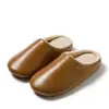 Pantufas de Algodão Impermeáveis com Superfície de Couro Silenciosa Femininas de Inverno para Casa com Solado Macio Antiderrapante para Pisos de Madeira Quentes com Proteção de Cabeça Espessa para Casal