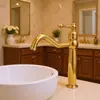 Torneira de cobre puro banhada a ouro antigo estilo europeu toda em cobre quente e frio de alavanca única furo único rotativa para lavatório