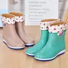 Botas de lluvia para mujer con forro polar, zapatos cálidos para todas las estaciones, zapatos impermeables de moda, zapatos de algodón de tubo alto antideslizantes, botas de lluvia, cubrezapatos de goma para invierno