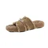 Pantuflas mullidas estilo coreano para mujer, adecuadas para otoño e invierno, con suela plana, diseño antideslizante y detalle de hebilla metálica, hechas de algodón de felpa