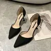 Zapatos de tacón alto poco profundos huecos de estilo francés para mujeres jóvenes, tacón fino, modernos 2026 nuevos zapatos de salón versátiles frescos de punta para verano
