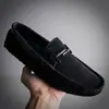 Novos Sapatos Masculinos de Couro Genuíno Estilo Coreano Versáteis e Modernos, Tipo Slip-On, Populares nas Redes Sociais, Sapatos de Couro de Tamanho Grande