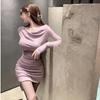 Cuello oscilante estilo hermana real chica hot sexy falda ajustada a la cadera vestido plisado chic único Otoño Nuevo