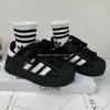 Tenis Infantiles con Punta de Concha 2025 Primavera y Otoño Nuevos Zapatos Deportivos Ligeros Antideslizantes para Niñas Zapatos Casuales Versátiles para Niños