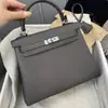 Bolsa Kelly Feita à Mão com Fio Encerado Couro Bovino de Primeira Camada Padrão Togo Costura Interna Segunda Geração Kelly Padrão Granulado Bolsa de Ombro Única Transversal para Mulheres