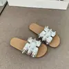 Sandalias planas tipo chancla estilo vacacional combinadas con una falda, sandalias de playa, sandalias de perlas francesas para mujer, calzado de verano para exteriores, nuevo modelo 2026
