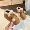 Botas Suaves y Lindas de Peluche con Lazo para Niños Cálidas 2026 Otoño/Invierno Nuevos Zapatos de Algodón Versátiles Cómodos para el Hogar