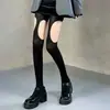 Meia-calça de Veludo Preto com Tiras Quatro Lados e Renda 3D, Apresentando Suspensórios Falsos Recortados em Ambos os Lados da Coxa, para um Look de Perna Nu