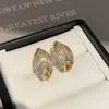 Nuevos pendientes de botón de forma retorcida colorida estilo minimalista nicho de alta gama versátiles para el día a día joyería para orejas de lujo ligero de alta gama para mujer