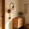 Suministro de comercio electrónico transfronterizo: Lámparas de pared de piedra, disponibles en varios tamaños y personalizables. Las lámparas de pared de piedra de cueva amarillas se pueden fabricar según los planos o muestras proporcionados.