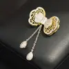 Broche de Lazo y Borla Microincrustado de Circonita Dulce y Delicado, Broche Colgante Hueco Bicolor Chapado en Oro de Nicho