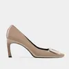 Tacones Cuadrados con Hebilla Rv Modelo Nuevo 2026 Zapatos de Piel de Oveja para Mujer con Punta Cuadrada Estilo Profesional Hebilla Cuadrada Tacón de Aguja Boca Baja Rojo