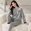 Pijamas de manga larga y pantalón largo en stock para mujer, sin pelusa, ultracómodos, tejido de algodón elástico, jersey casual, se pueden usar fuera, conjunto de dos piezas para casa