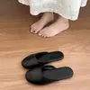 Sandalias de moda nuevas y sencillas 2026, medias pantuflas cerradas de cuero sintético para mujer, de verano, suela blanda, versátiles, antideslizantes, sin cordones