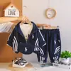 Conjunto de Ropa de Otoño para Niños 2026 Nuevo Estilo Infantil Estilo Coreano Elegante Bolso Cruzado para Bebé Conjunto de Tres Piezas de Manga Larga Venta al por Mayor