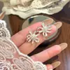 Aretes de Flor Estilo Francés con Diseño de Fuegos Artificiales Incrustados de Diamantes, Personalizables, Sencillos, Versátiles, Estilo Lujo Ligero, Aretes de Moda, Nuevo Modelo para 2026