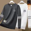 Sudadera con forro polar para hombre, nuevo modelo otoño e invierno 2025, cuello redondo, corte holgado, sin capucha, chaqueta de manga larga para hombre, moderna