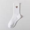 Calcetines para hombre, otoño e invierno, nuevos calcetines blancos y negros, modernos, absorbentes del sudor, deportivos, bordados, hasta media pantorrilla, calcetines de algodón para mujer.