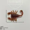 Uma variedade de acessórios de brinquedos de pegadinha de Halloween animais de simulação insetos aranha escorpião centopeia e outros brinquedos de pegadinha DIY