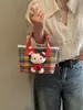 Bolso Bandolera Versátil para Niñas, Bolso Cubo de Felpa a Cuadros Nuevo Otoño e Invierno 2026 para Niños, Bolso Rojo de Año Nuevo para Niña Pequeña