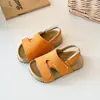 Sandálias Infantis Moda Retrô Solado Macio 2025 Outono Verão Novo Bebê Criança Pequena Solado Macio Casuais Versáteis Sapatos de Praia